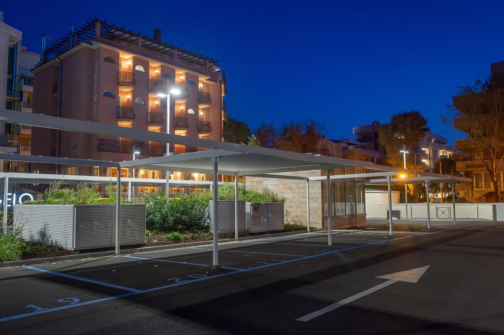 Hotel Trevi Ричоне Екстериор снимка